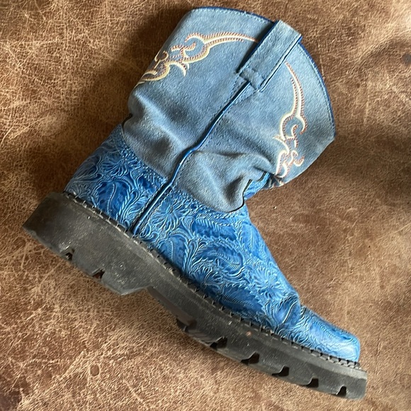 Justin Women's Blue Round Toe Cowgirl Boots. Good Condition. Size 8B. - Picture 3 of 16